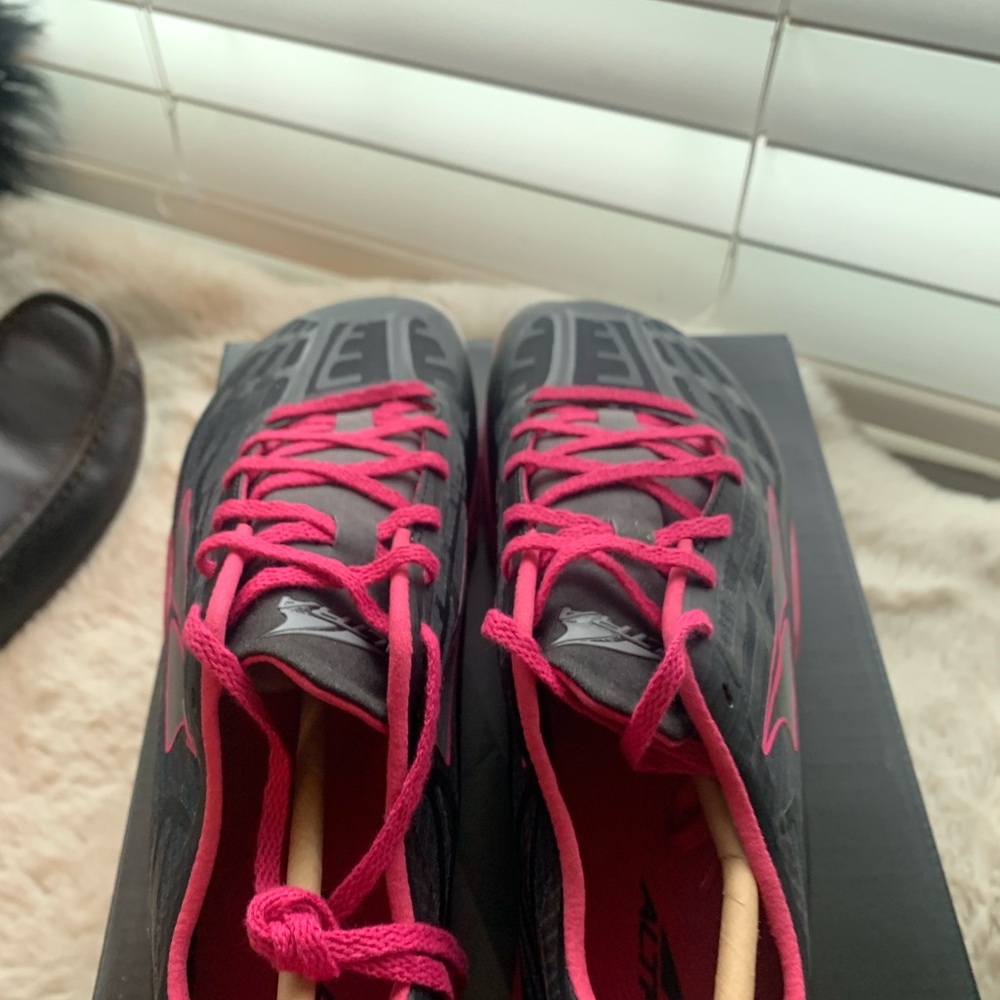 Altra - Picture 5 of 7